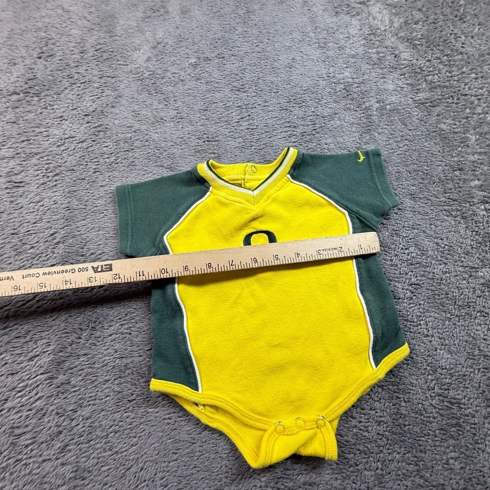 Nike Team Oregon Ducks Baby Bib Bodysuit Yellow Green 6/9M NCAA